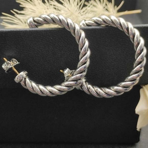 Elegant David Yurman Hoop Earrings - Picture 1 of 4